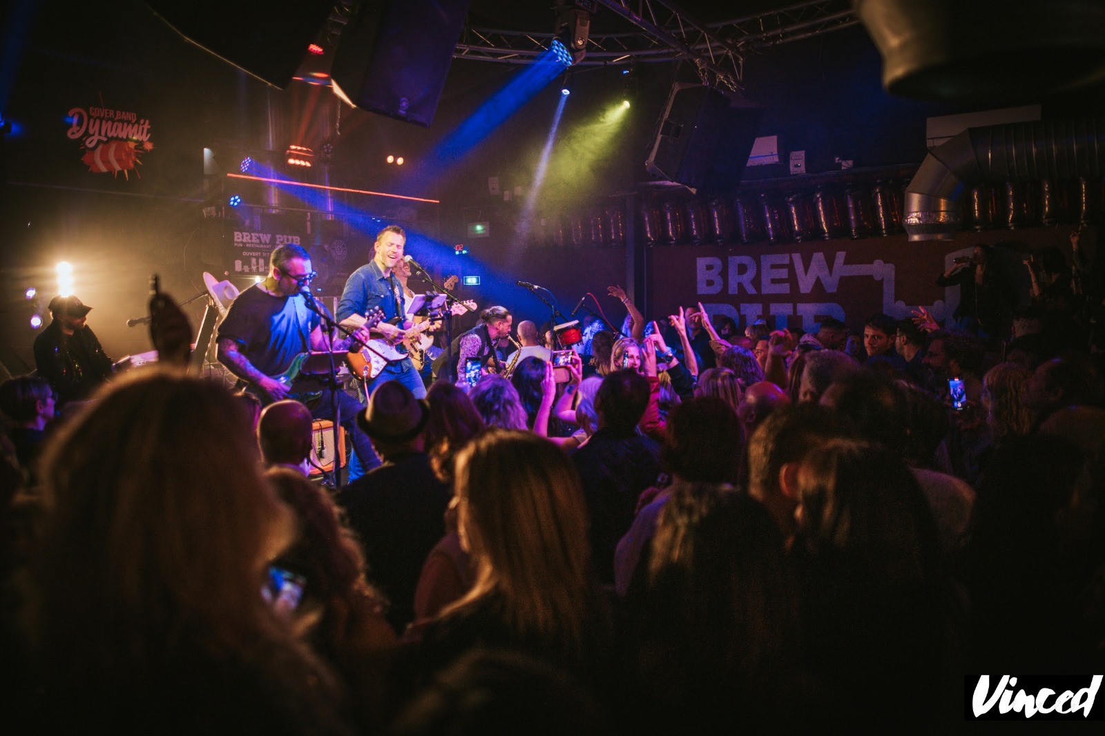 Dynamit Cover Band dans un pub bondé