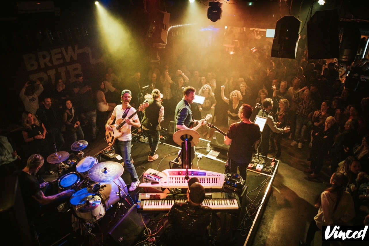 Dynamit Cover Band, salle comble lors d'un événement